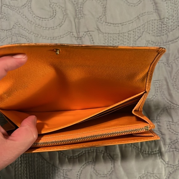Louis Vuitton Ultra Rare Orange Epi Leather Long Foldover Snap Wallet - Picture 6 of 12